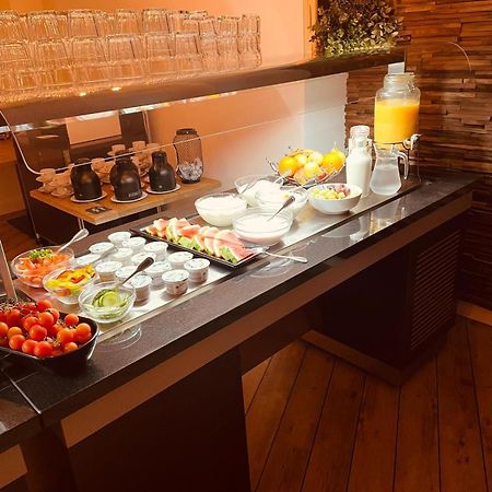 Hagen'S Hotel "Eat & Meet" Restaurant Bar Lounge 哈伦 外观 照片