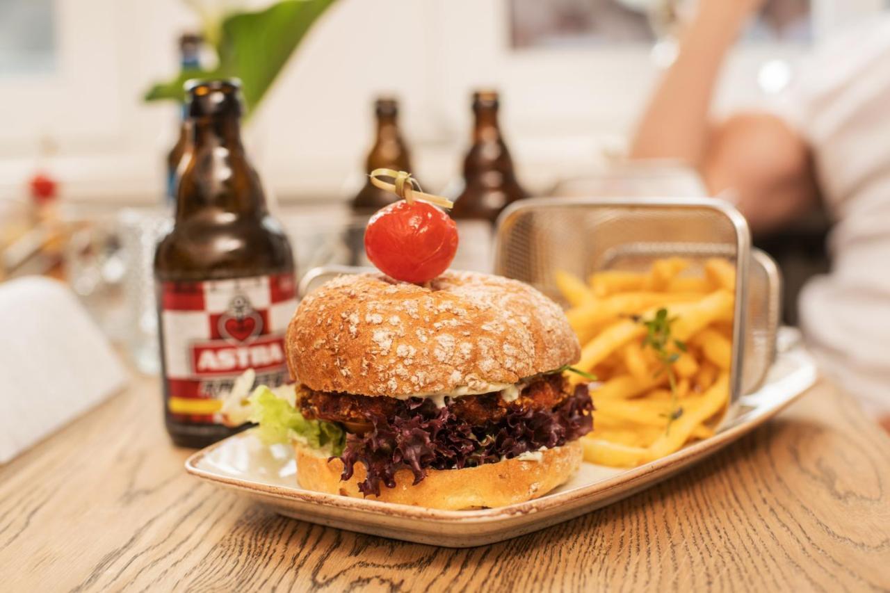 Hagen'S Hotel "Eat & Meet" Restaurant Bar Lounge 哈伦 外观 照片
