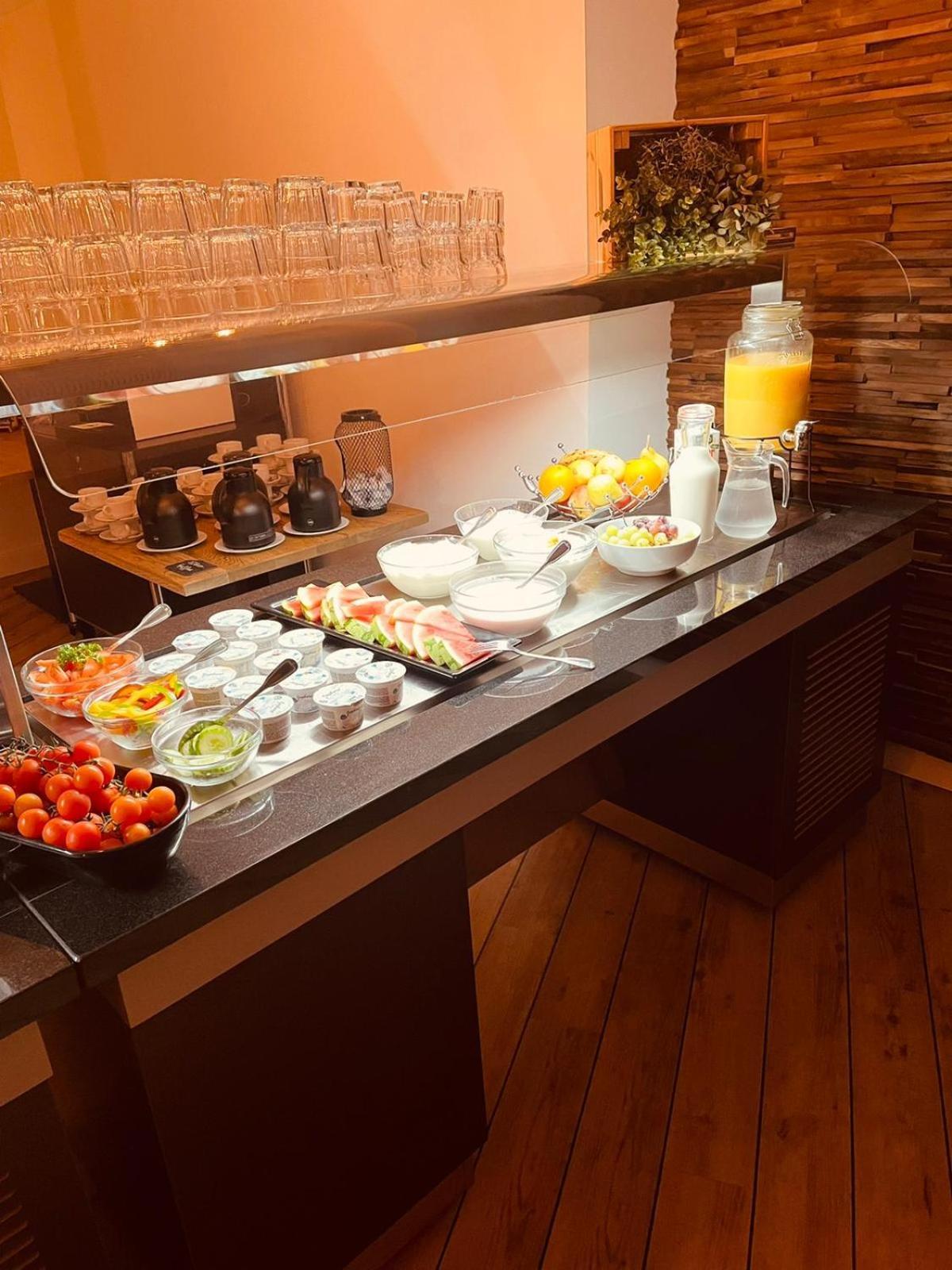 Hagen'S Hotel "Eat & Meet" Restaurant Bar Lounge 哈伦 外观 照片